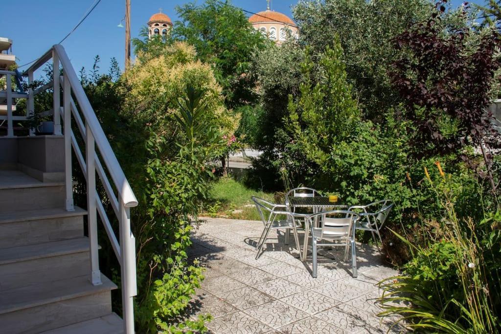 Апартаменты Anadora 2: Hospitable Stone House With Yard Александроуполис Экстерьер фото